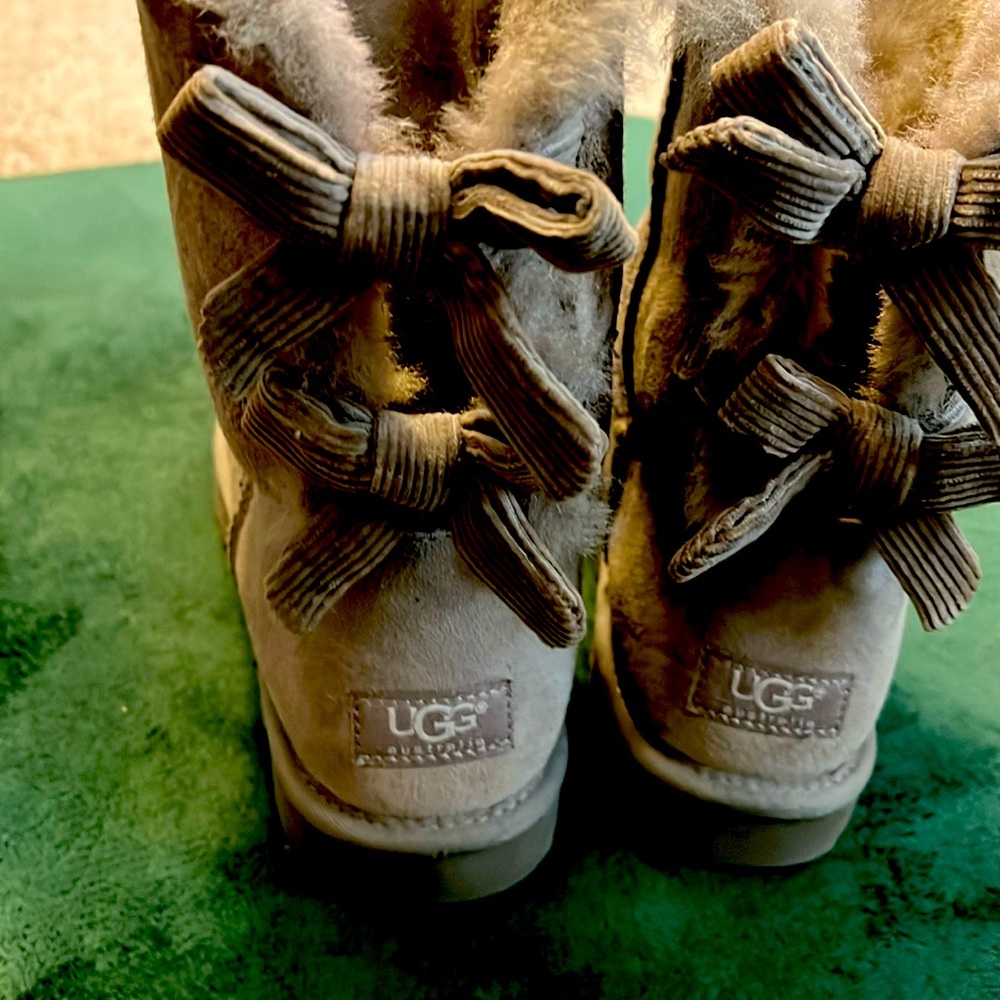 Gray ugg boots